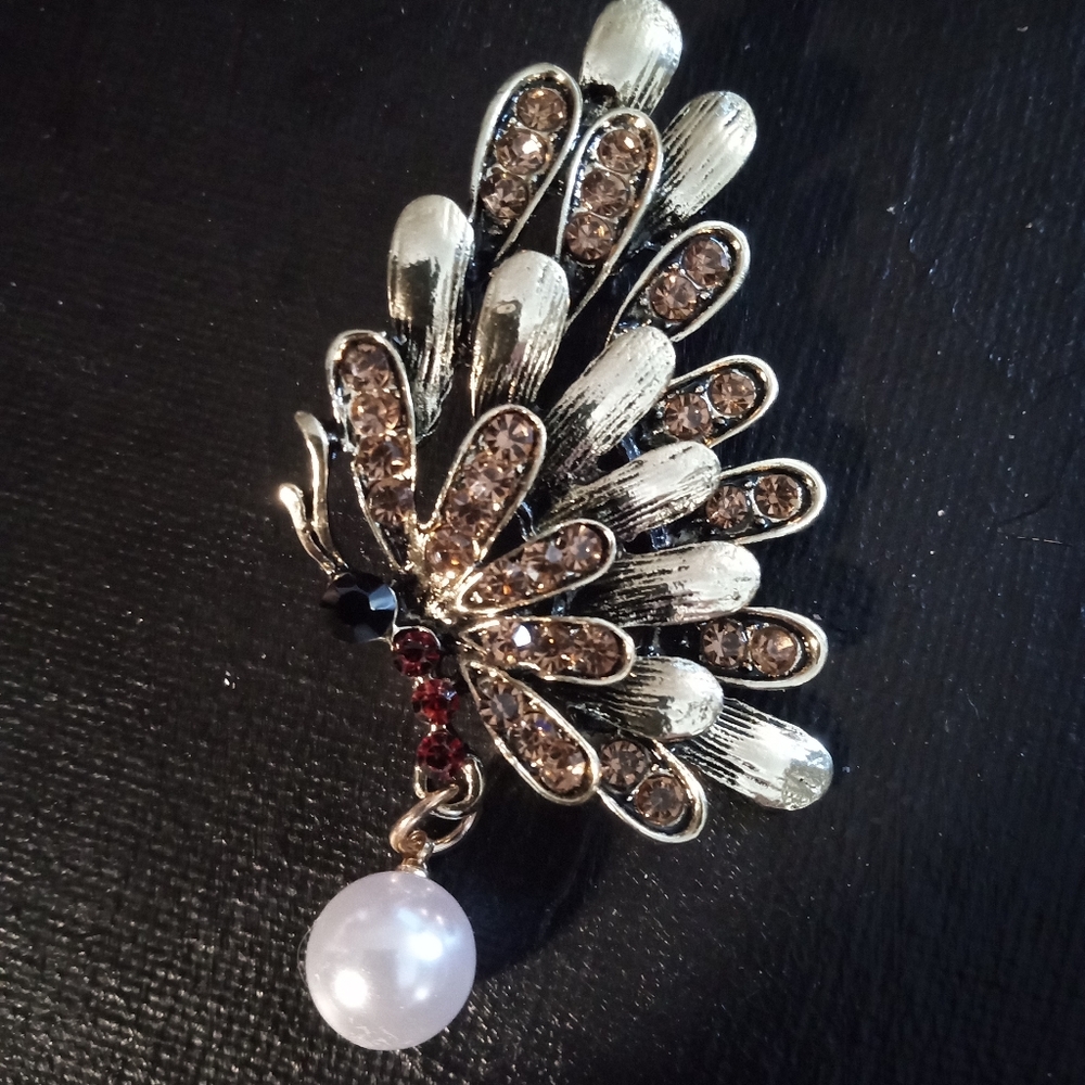 Cute Dangle Butterfly Brooch